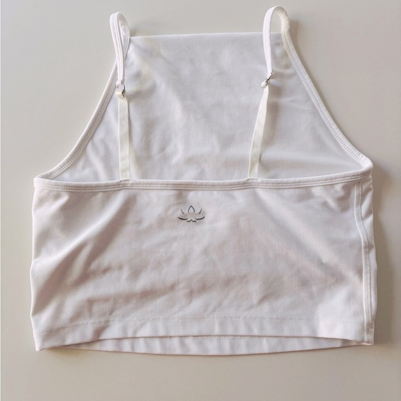 BEYOND YOGA White Crop Top M - Picture 2 of 3
